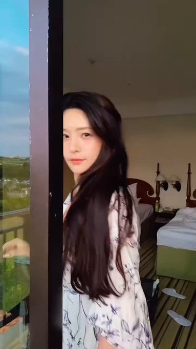 お昼寝から目が覚めたら綺麗な景色にウットリ😍 https://t.co/Uo1ZzVfdFD