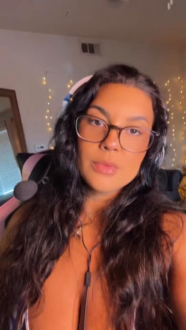 Don’t miss out on my live ! Playing cod and chatting ?❤️⬇️⬇️⬇️ ? ⚠️ 

https://t.co/gBnZrgbq6Y https://t