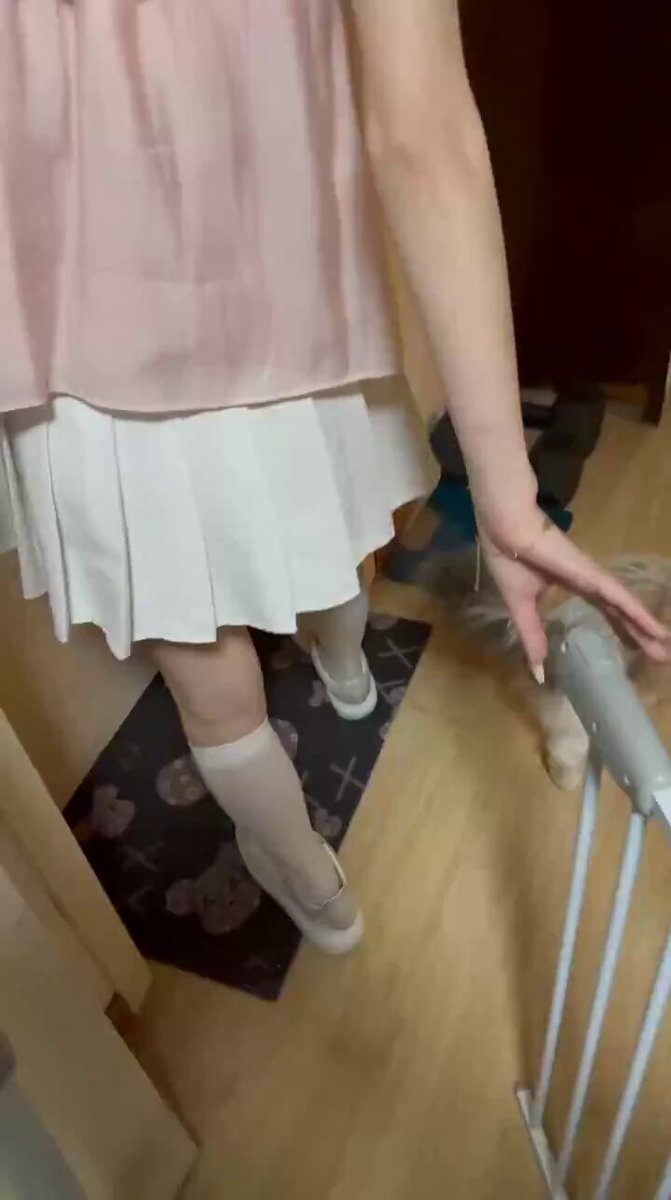 「
短视频」凯琪儿夫妻 每天坚持分享一部我们夫妻珍藏的视频,这部贵在真实 粉色上衣白色小腿袜 00后稚嫩学妹 巨真实的记录性爱 大鸡鸡各种姿势操学妹 无套内射,刺激❤️想看更多我们夫妻自拍精彩视频,请看我们主页,