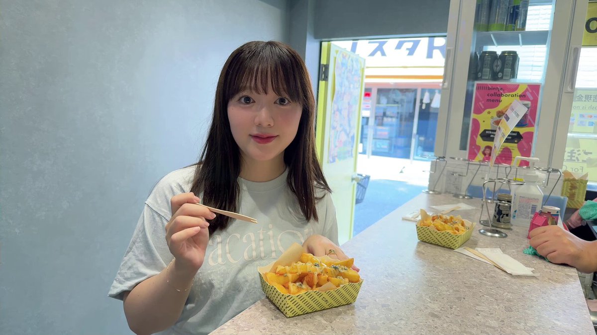 伊藤彩沙さん 限定直筆サイン色紙 2-800x800.jpg