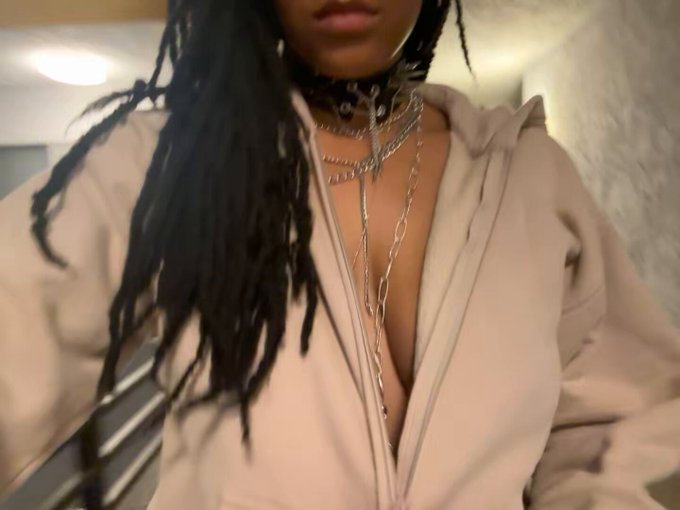 Shoot time.   😅 https://t.co/Gkx24bGj32