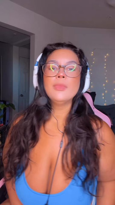 Hopping on live now ! 6pm PST  cum play cod with me ! ????⬇️??⬇️?⚠️⛔️‼️
https://t.co/gBnZrgbq6Y https://t