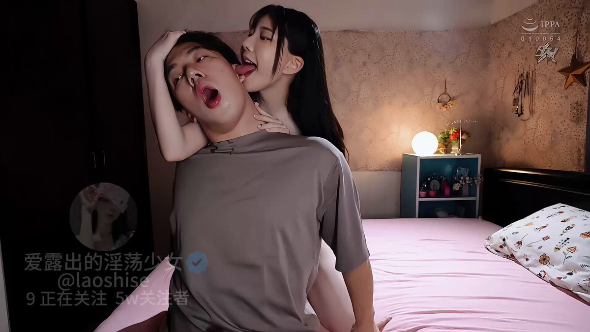 「
长视频」爱露出的淫荡少女 闷骚姐姐开发懵懂的弟弟,再也抵抗不住姐姐的肉体,在开发下最终还是选择了顺从,这一部桃子的闷骚姐弟恋可是多少大学生的性癖,第三段的牛仔短裤真的好骚,弟弟被按在床上亲麻了,这表情真是笑死了🤭