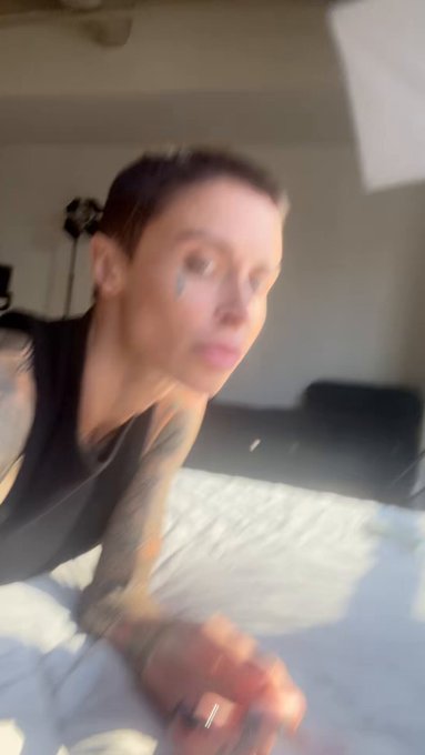 WHY DID I LEAVE PORN INDUSTRY, you ask? Because you don&rsquo;t listen to a whore. And I so want to help you<a href="/tag/sashabeart"class="tags"><span>#sashabeart</span></a><a href="/tag/sillysalmon"class="tags"><span>#sillysalmon</span></a><a href="/tag/mommymercy"class="tags"><span>#mommymercy</span></a>