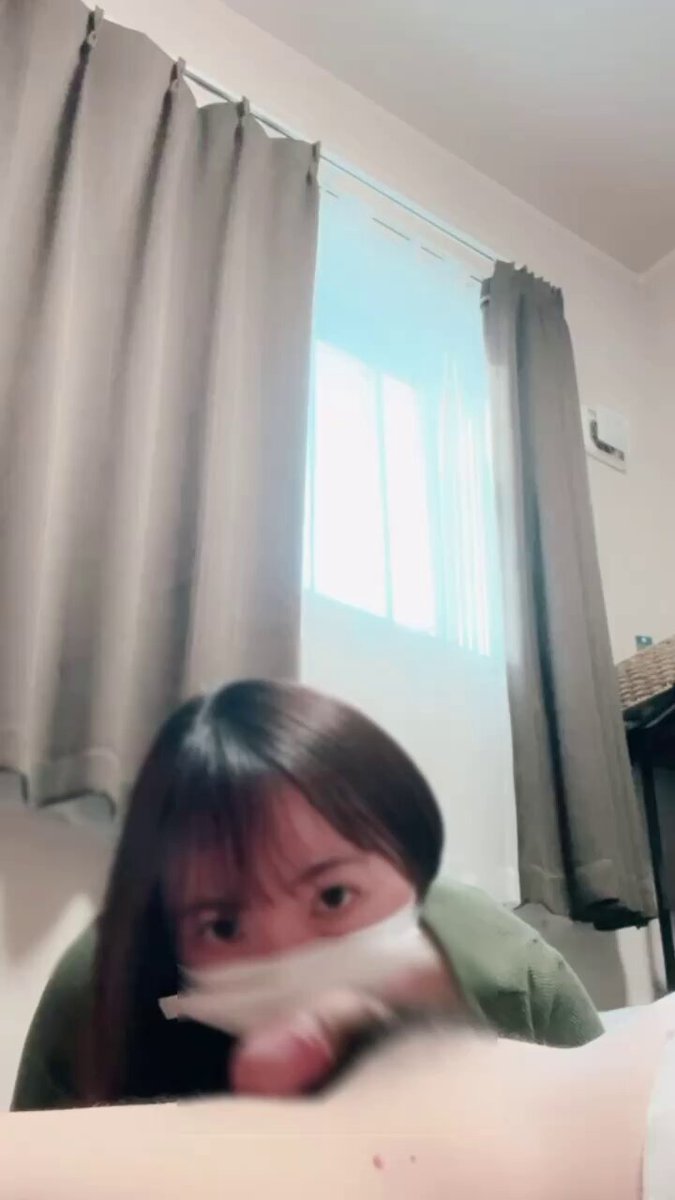 舌が長いねってよく言われる💋 https://t.co/8CVYHdlTIf