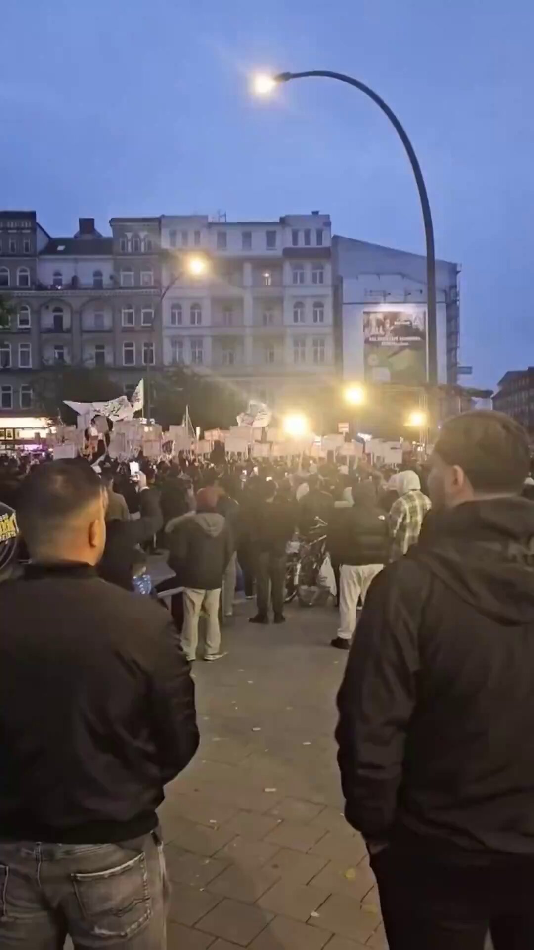 [爆卦] 德國數千穆斯林要求建立哈里發國