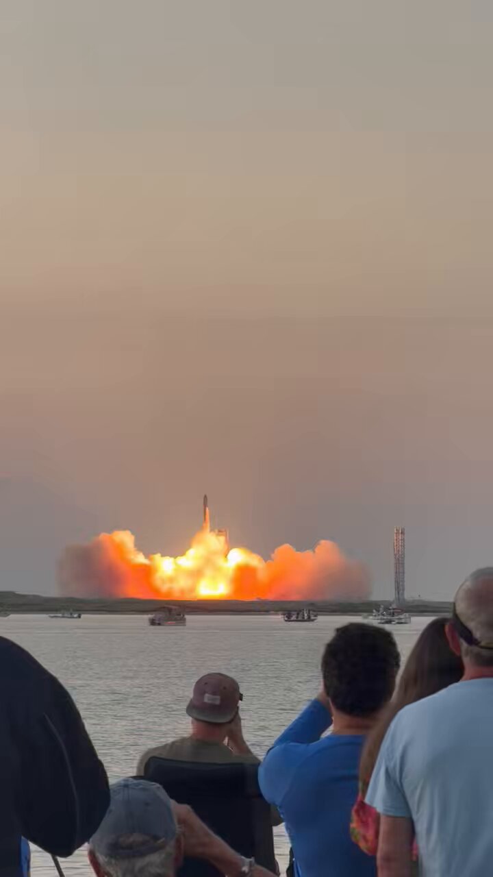 [問卦] SpaceX夾火箭需要甩爪嗎？