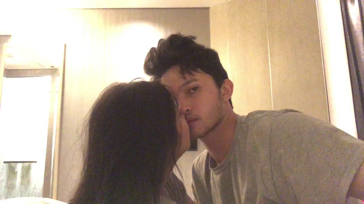 yellowmarshlow's tweet video. 👩 🏻: Hah!! 