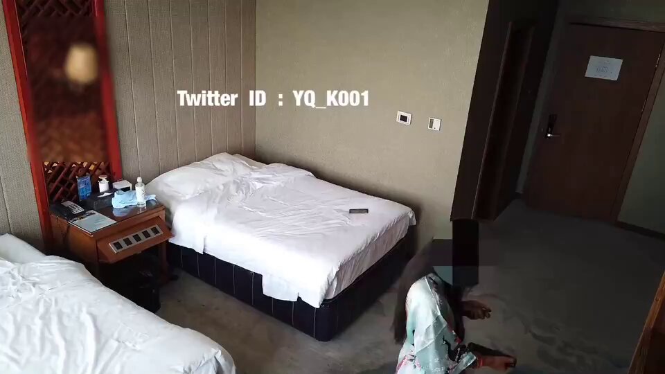 「
长视频」yqk绿帽夫妻 按摩视频,这个视频从按摩师进屋开始没有任何删节,全部按摩过程一分钟不差,直到按摩师离开。真的太刺激了