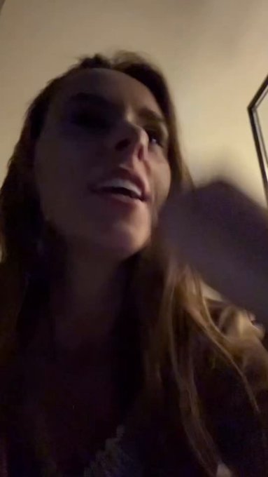 PARTOUZE IMPROVISÉE ??

Avec moi, quand une soirée avec moi part en couille, j’invite un espagnol est