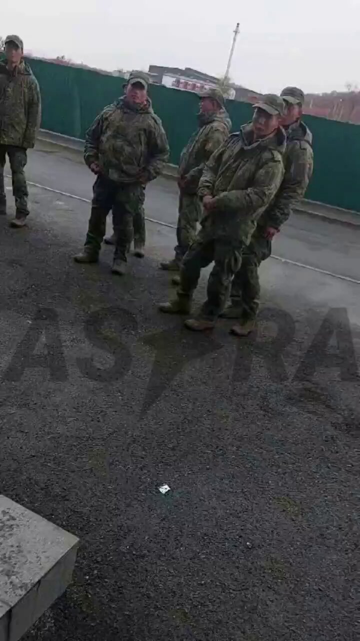 未使用極暖ロシア北朝鮮軍防寒服内綿ブラックアルミマルチカム重厚で日本では稀少 未使用極暖ロシア北朝鮮軍防寒服内綿ブラックアルミマルチカム重厚