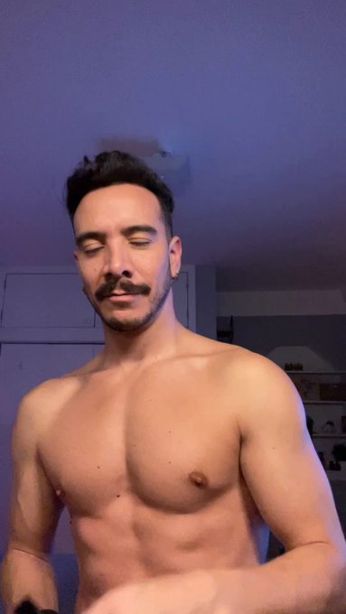 How’s everyone doing? ☺️ ? ? https://t.co/VVWWU4jyQl