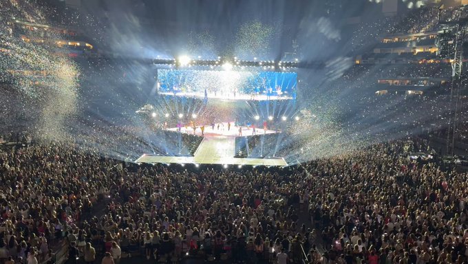1 pic. So thankful to see Taylor Swift again! What a queen!! ❤️ https://t.co/6Ik6iTDN4M