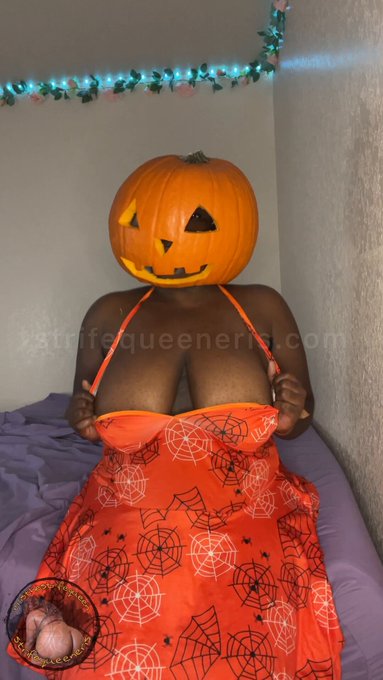 i think we downloaded the wrong smashing pumpkins music video ? https://t.co/qrSuGSXzCa