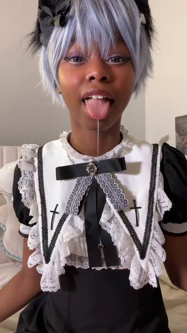 Oops I drooled a lil, can you help me clean it up? ♡ https://t.co/2HiKtDHJPS