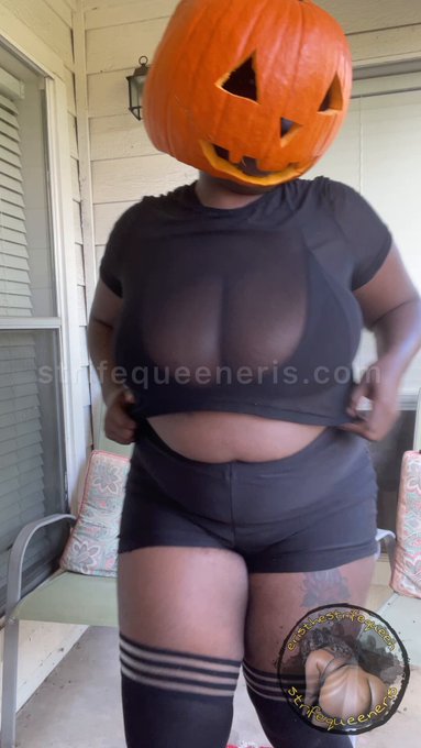 wanna be the trick to my treat? https://t.co/lOMmv1M9hw