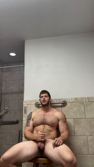 I run to the bathroom while we’re working out and send you this, wyd? https://t.co/OMr3euDjNl