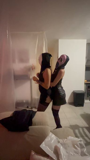 Toi aussi tu as vu à travers ? ?@hellolimoon https://t.co/ocRQ29E0Xt