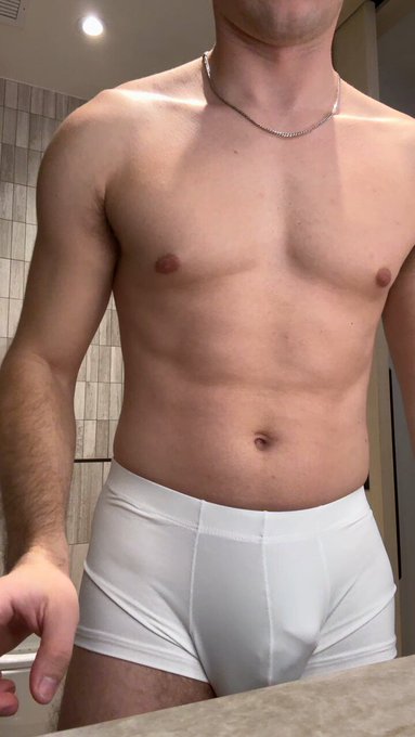 Twink or twink ??https://t.co/uvlYajwr3Q https://t.co/zZCd65ixAx