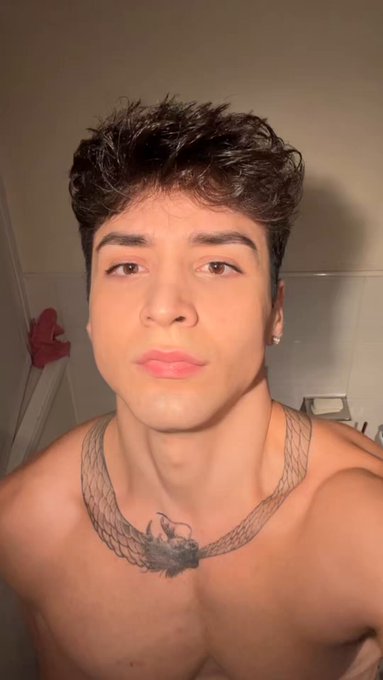 1 pic. Face card + cock card ? https://t.co/danYZL6r9Z