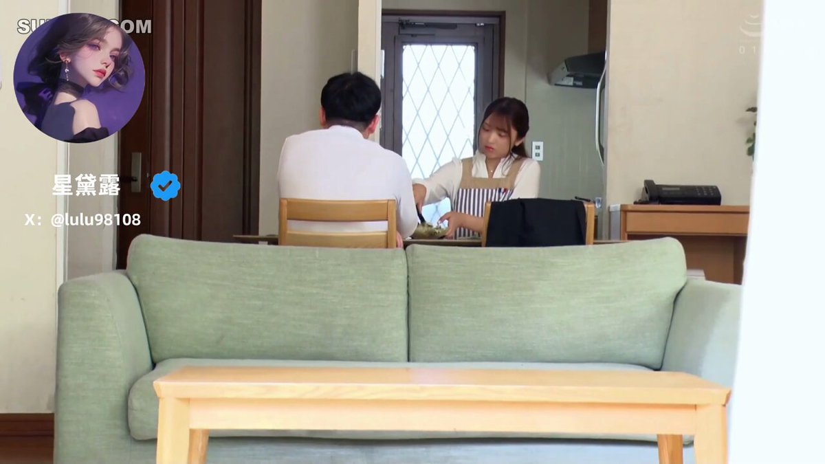 「长视频」星黛露 已婚妇女无法控制欲望毫无戒心的在家自慰被变态男用望远镜窥视,当变态男压抑不住心中的兴奋寻找一时不见的踪影的女朋友时,竟被已婚少妇拉住了手,并且将他带入屋内背着老公将变态男的肉棒变成自己的泄欲工具···