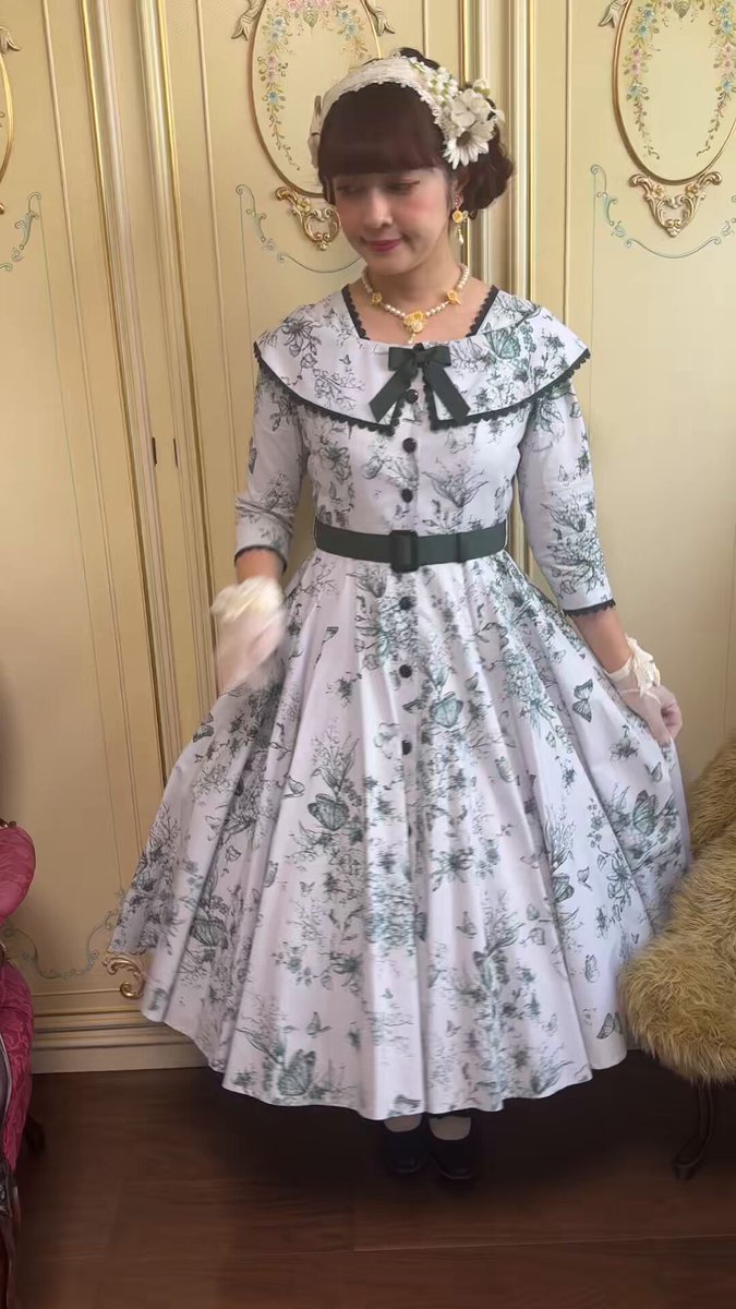 木漏れ日の中の鈴蘭ワンピース Innocent World｜木漏れ日の中の鈴蘭ワンピース