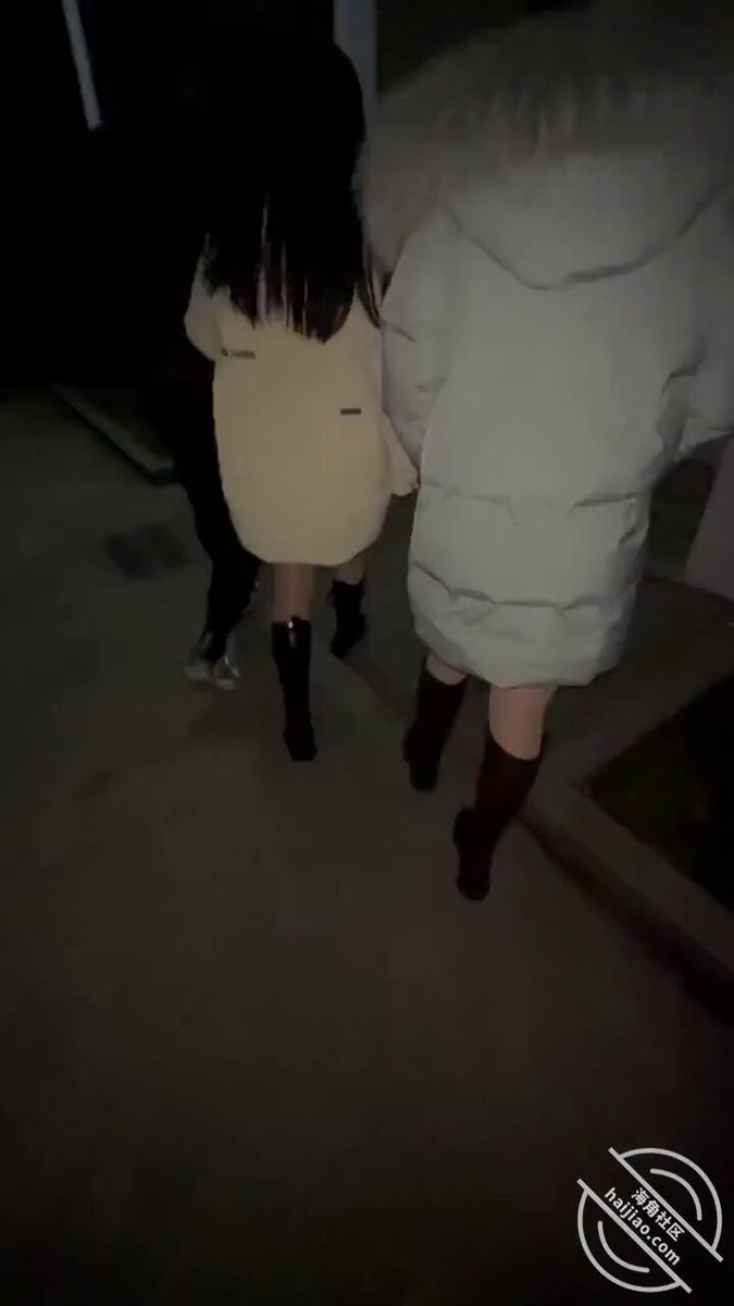 「短视频」一休哥夫妻 一对M夫妻和一对S夫妻玩交换
换妻开始前先打牌
谁输了这次交换就必须任何事都服从赢了的
真庆幸,这世间还有交换夫妻的游戏
自己的老婆不想操了,
当然送给别人男人无套内射老婆啦!
然后自己的位置当然是要摆在被迫也要内射别人老婆啦!