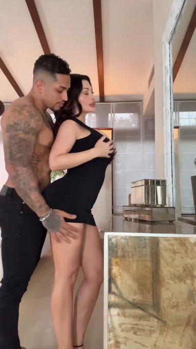 I love how intensely @iam_leosantos fucks.. https://t.co/ZMcOxs4Jfk https://t.co/SXuSi56KcT