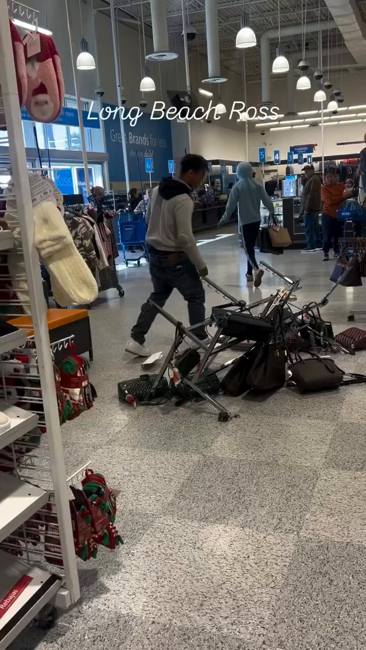 [問卦] 美國加州商場的聖誕節購物自己拿