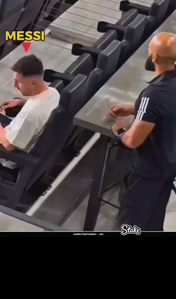Messi’s bodyguard is pretty good at his job 