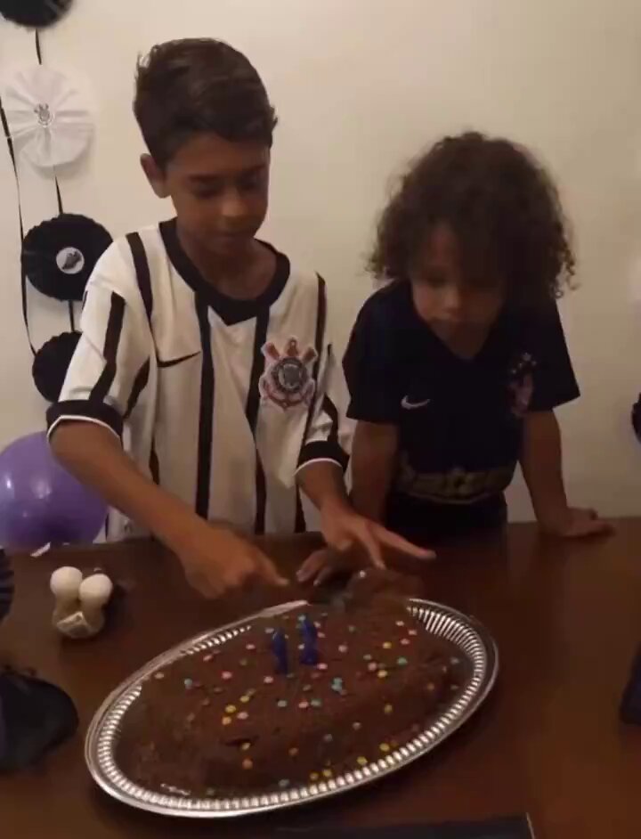 It’s tradition in Brazil to give the first piece of cake to the person you love most 🥹 