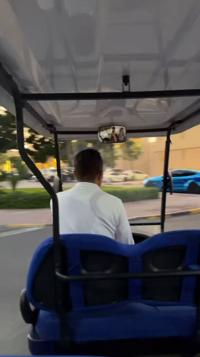 uae has some sick teslas and like 10x more than when i was here 2 years ago https://t.co/PNLK3FCuBN