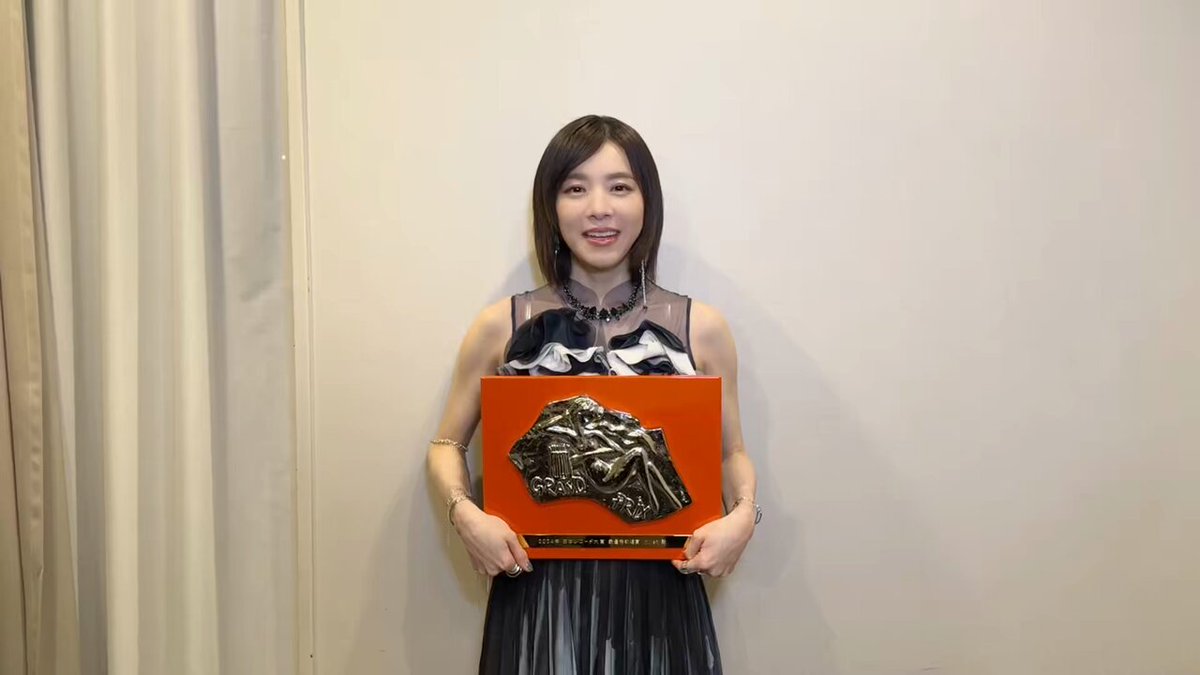スマイレージ　2011年カレンダー　『第52回日本レコード大賞』最優秀新人賞受賞 スマイレージのレコ大・最優秀新人賞受賞に歓喜す。 | Swingy days