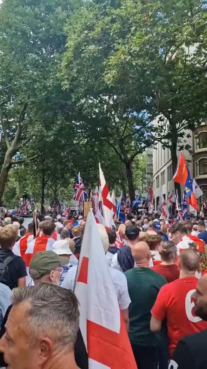 “Allah, Allah, who f*ck is Allah!” The British patriots have had enough. 