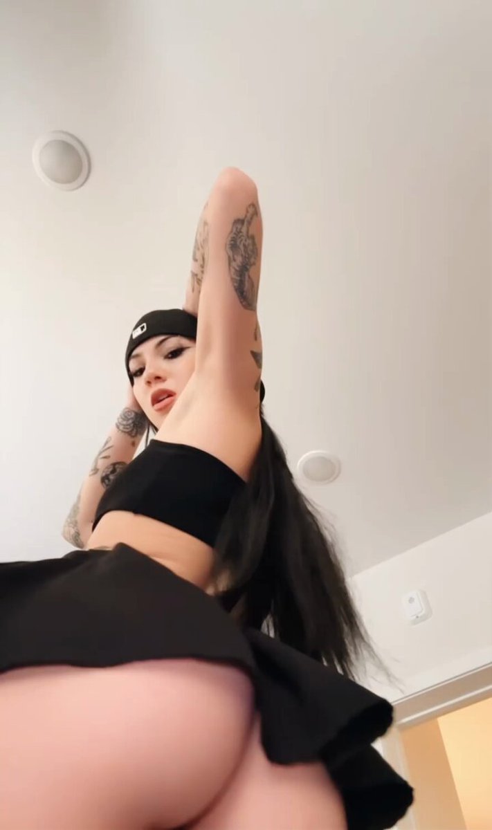 @leftsharkcaits video Tweet