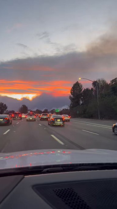 I’m in Calabasas. Think I should leave ? ?? https://t.co/JMFKop8y9c