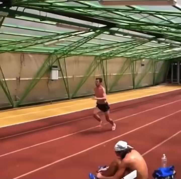 He makes it look so easy its actually crazy 