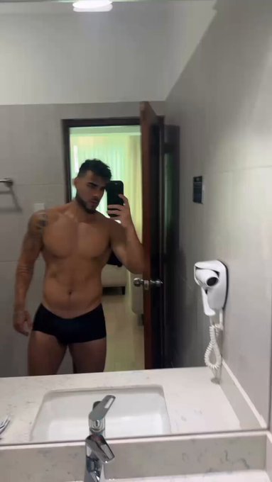 1 pic. Cual?.. https://t.co/8EhAgCDj9r