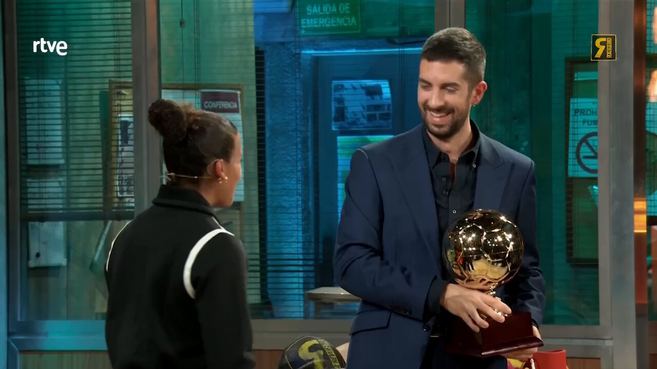 Idolo Deportivo on X: "❤️‍🩹 Vicky López La frase "Hace 3 años tenía que  pagar por jugar al fútbol y ahora me he comprado un piso en Barcelona".  https://t.co/OcvxYdFnWY" / X