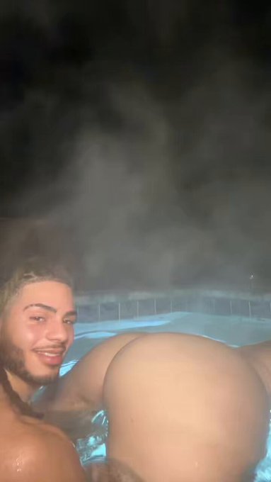 Can I smother you? https://t.co/9zrpuRnSw3