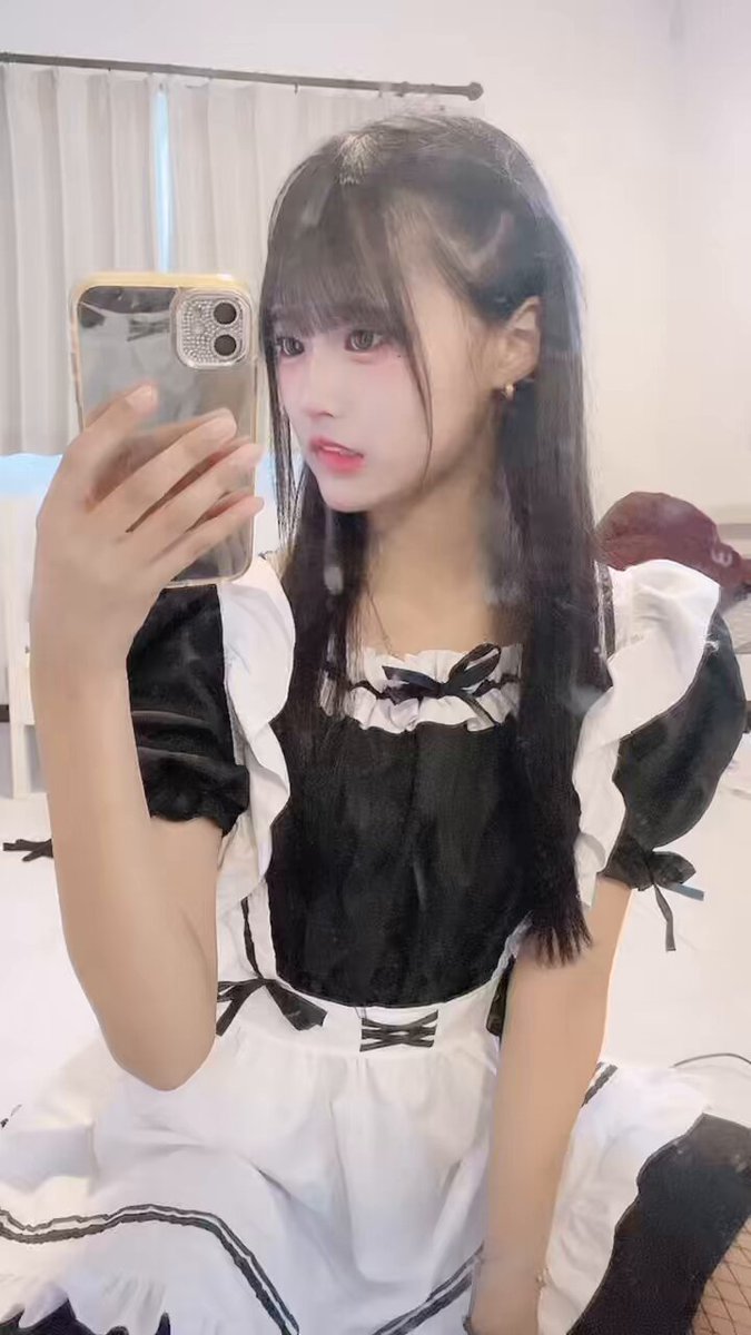 J2zLUY6oYqcXXnYb.jpg