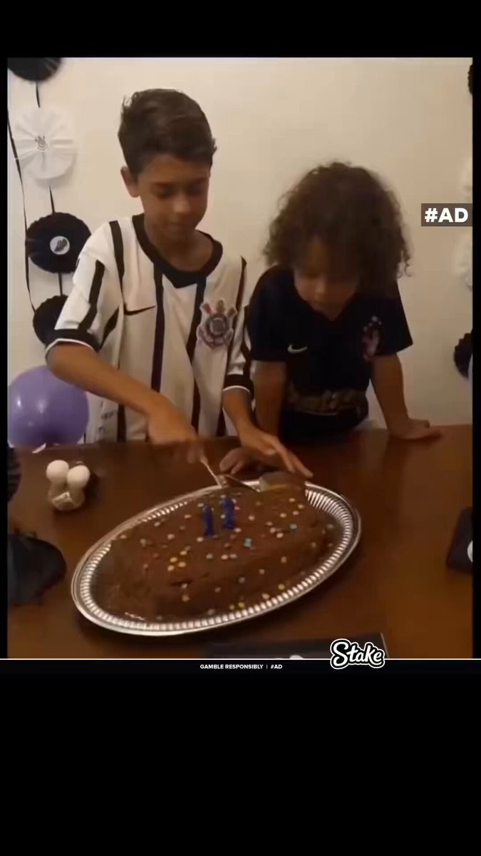 In Brazil, it’s a tradition to share your first slice of birthday cake with the person you love the most.

Just wait for the reaction 🥹❤️ 