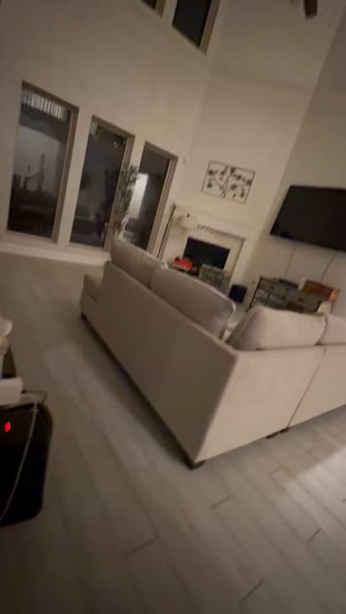 I love decorating cleaning and rearranging ?? https://t.co/6j7leKKrdp