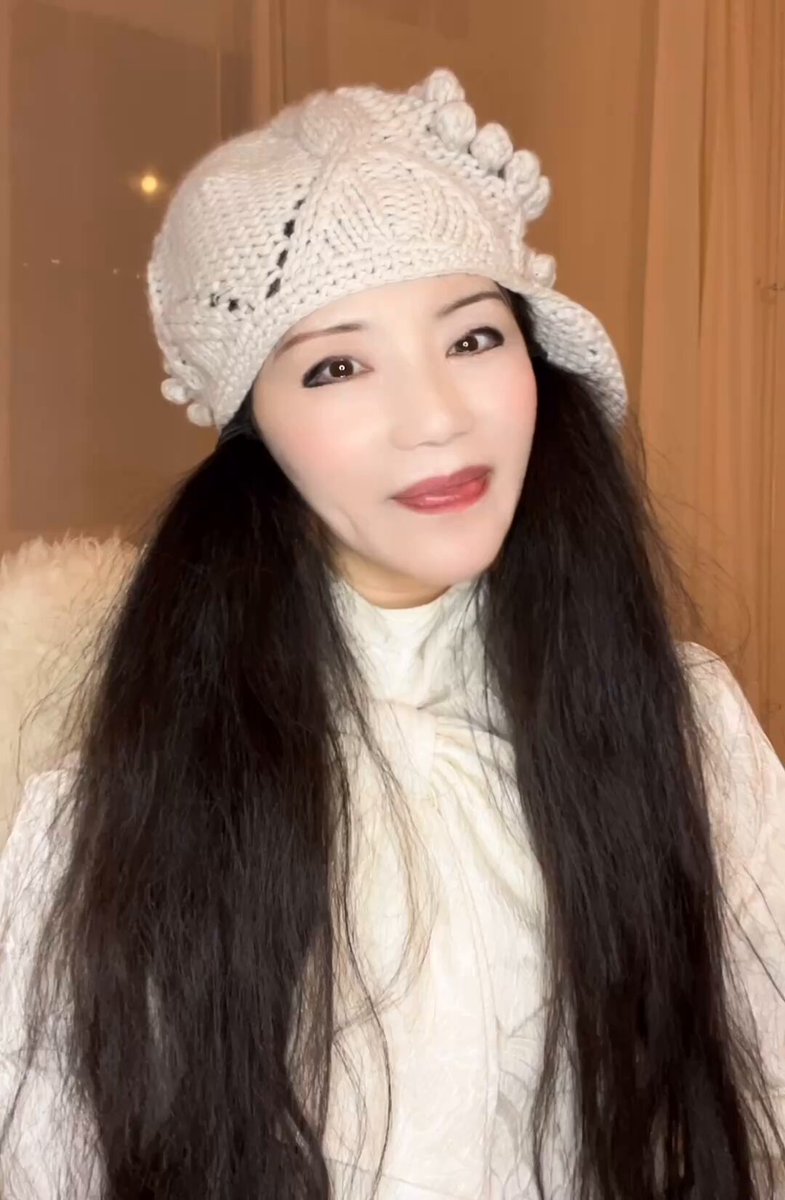 支黑們、神經病們，祝我們新年快樂！新的一年繼續有創意的黑、將神經進行到底！ 