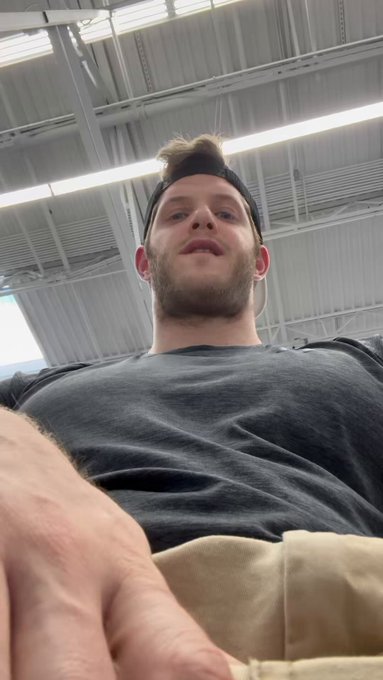 Wanna plug up and go to Costco together? https://t.co/N4HkXz6GME