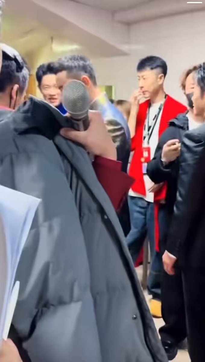 虽然说的很好，但我很好奇： 真的会有人听这玩意吗？听这玩意的具体内容，并为这些形容词感到开心？？
八股文也没这么空洞无聊吧。汉语文化已死？