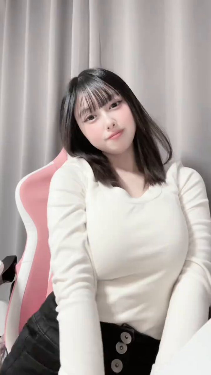 ちょこちゃん☺︎ krVYNuDue6oQKtNH.jpg