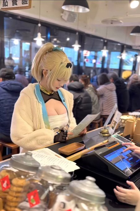 コスプレイヤーすずらのTwitter動画5