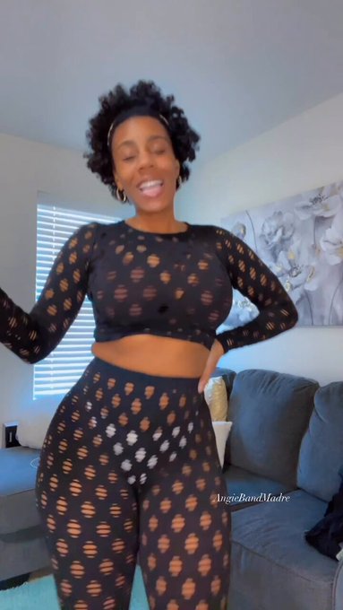 When the vibe matching the vibrations and the frequencies align ❤️ https://t.co/WiRNQOlVEw