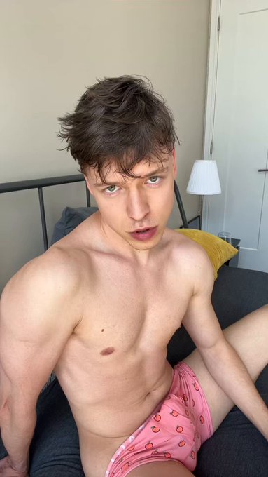 1 pic. I’d swipe right on you. Be my Valentine? ? https://t.co/n8IK0RbbIl
